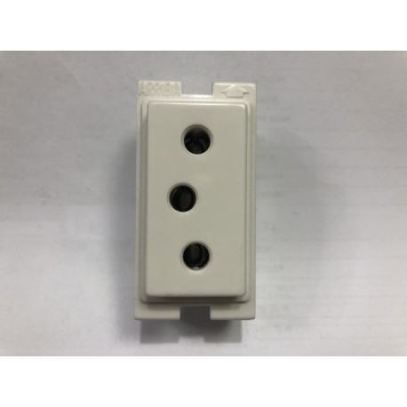 BASE ENCHUFE BIPOLAR CON TOMA TIERRA 16A 380V BLANCO