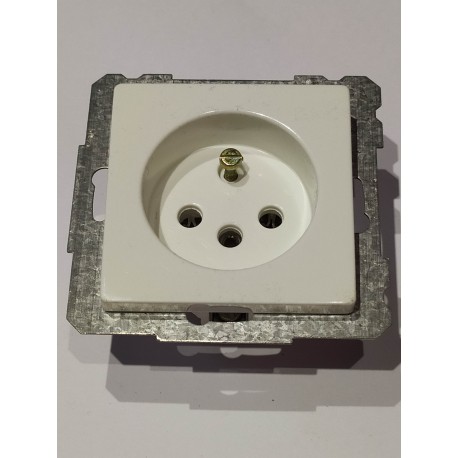 BASE ENCHUFE II CON TT DESPLAZADA CON GARRAS 14025
