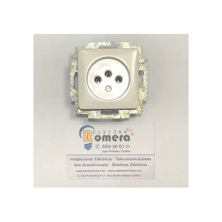 ENCHUFE 2P+T.T. DESPLAZADA 10-16A/250V SERIE 6000 NIESSEN BLANCO
