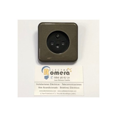 ENCHUFE 2 POLOS Y TOMA TIERRA DESPLAZADA (BOKARA) 10722-BK BJC IBIZA