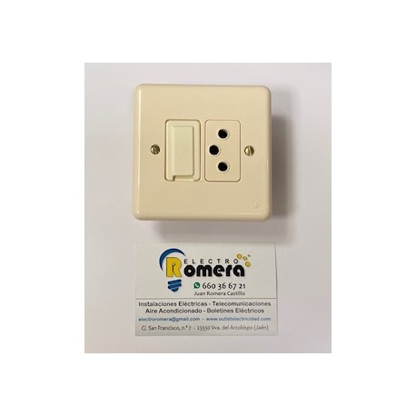 ENCHUFE T.T DESPLAZADA + CORTACIRCUITOS PLASTIMETAL SERIE IMPACT COLOR MARFIL 9532