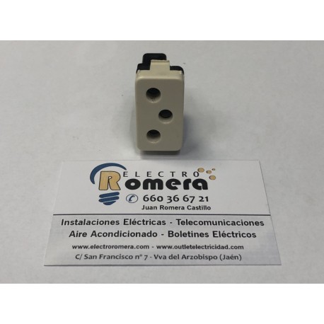ENCHUF BIPOLAR CON TOMA DE TIERRA DESPLAZADA 10-16A 250V