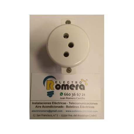 ENCHUFE TOMA TIERRA DESPLAZADA BJC ESFERA