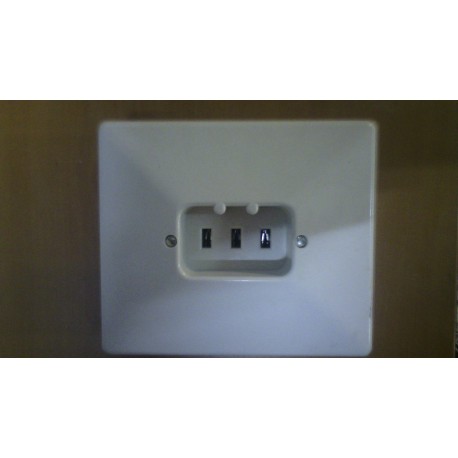 ENCHUF BIPOLAR CON TOMA DE TIERRA 25A 250V