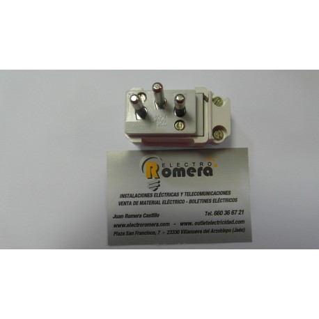 CLAVIJA 2P MAS T.T 10/16A 250V BLANCO