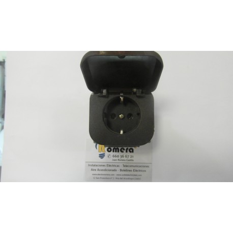 ENCHUFE SCHUKO 2P + T CON TAPA 