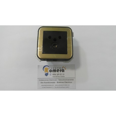 ENCHUFE BIPOLAR CON TOMA TIERRA DESPLAZADA CON PORTAFUSIBLES DE SEGURIDAD 