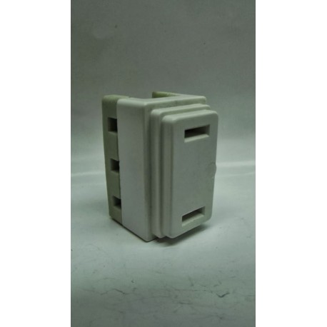 BASE ENCHUFE II 16A 380V GRIS